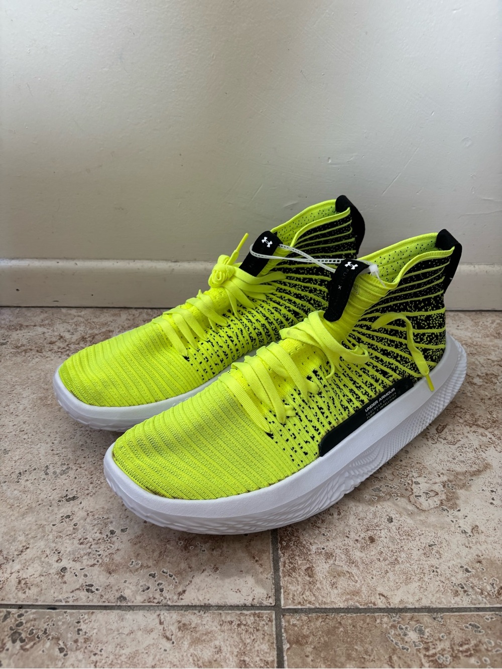 Under Armour UA Flow Futr X Elite Unisex Yellow White Mens Sz 16 3024977-300